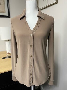 Women's Taupe Button-Front Long Sleeve Shirt